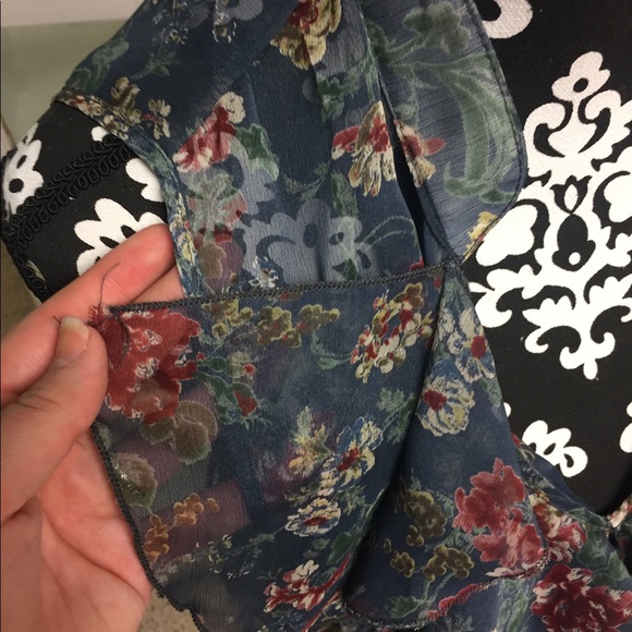 Unit floral flowy top - Picture 2 of 4